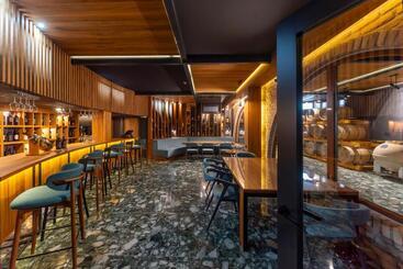 هتل Dve Kule Resort & Winery