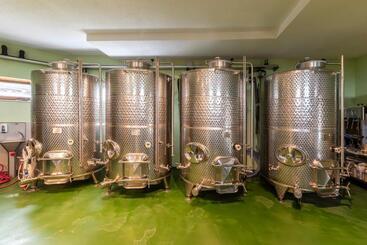 هتل Dve Kule Resort & Winery