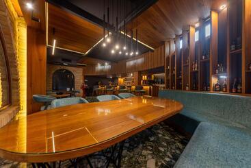 هتل Dve Kule Resort & Winery