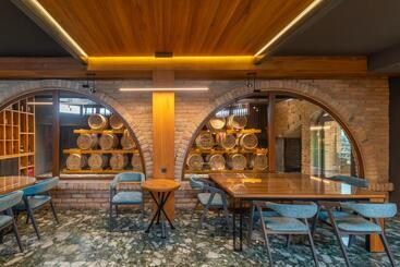 هتل Dve Kule Resort & Winery