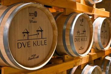 هتل Dve Kule Resort & Winery
