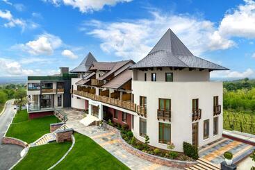 هتل Dve Kule Resort & Winery