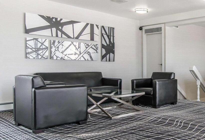 Отель Econo Lodge