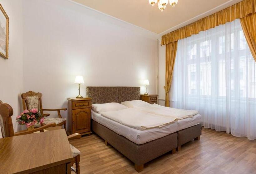 هتل Praga