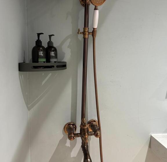 پانسیون 122 Western Building