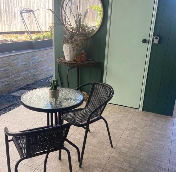 پانسیون A Private Unit With Own Bathroom And Kitchen