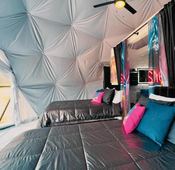 منتجع Daydreamer Domes