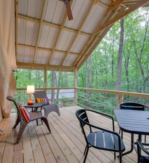 אתר נופש Game Room Luxury Glamping Tent Arcade Theme