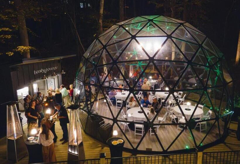 אתר נופש Magnolia Luxury Treehouse Near Lake Guntersville