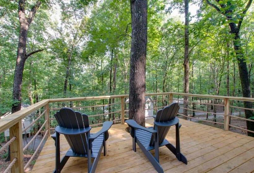 אתר נופש Magnolia Luxury Treehouse Near Lake Guntersville
