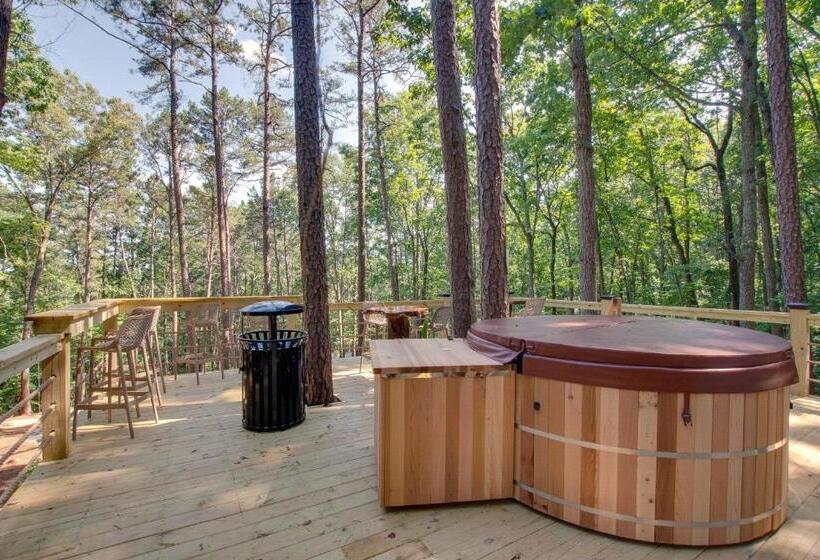منتجع Maple Luxury Treehouse Near Lake Guntersville