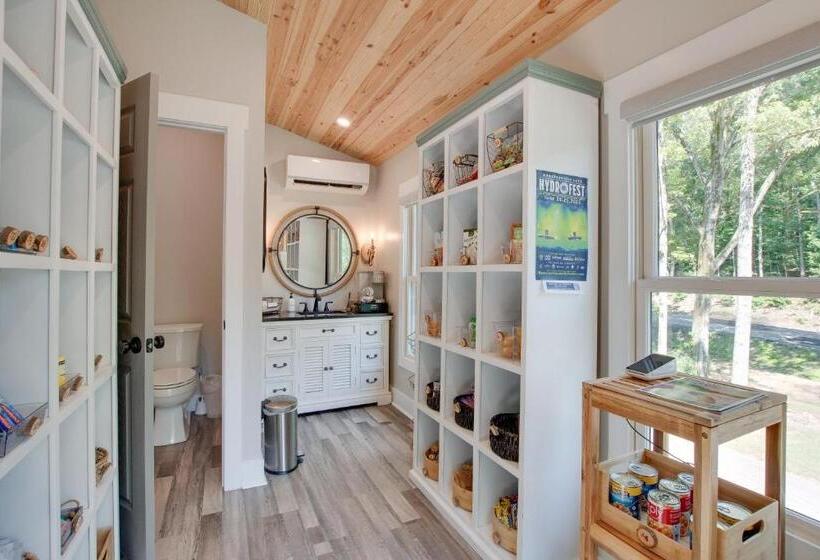 אתר נופש Pine Luxury Treehouse Near Lake Guntersville