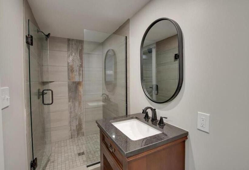 אתר נופש Pine Luxury Treehouse Near Lake Guntersville