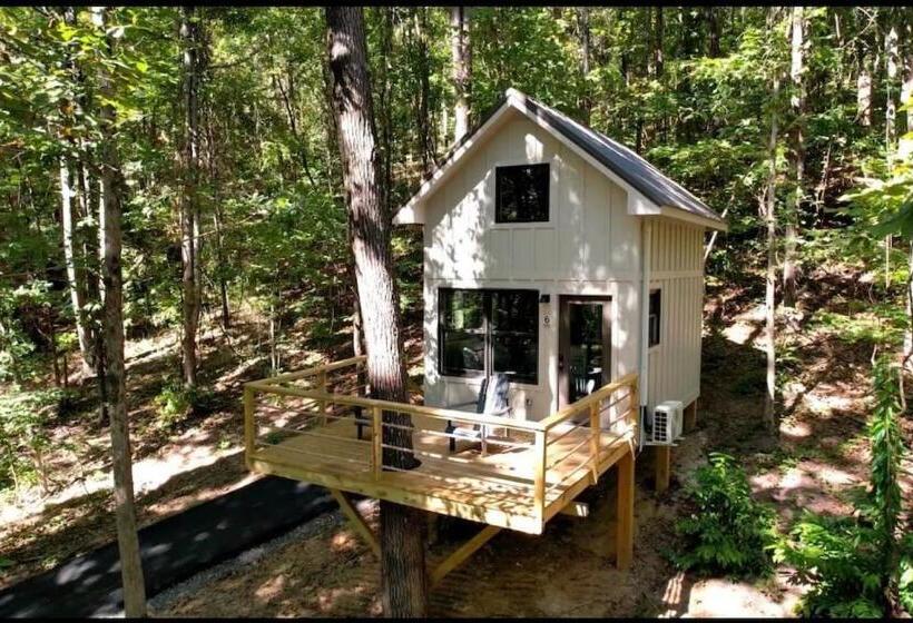אתר נופש Pine Luxury Treehouse Near Lake Guntersville