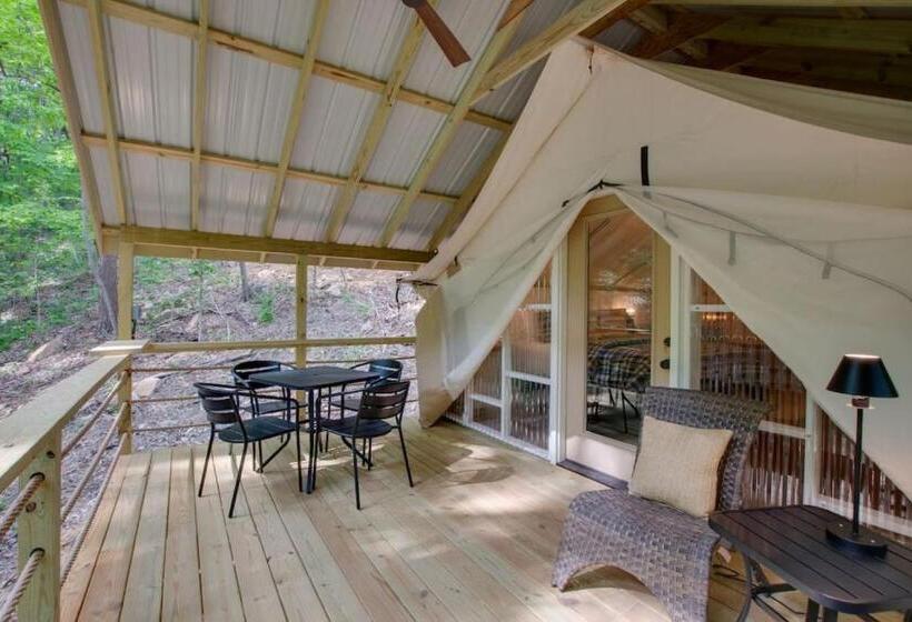 אתר נופש The Lodge Luxury Glamping Tent Hunting Theme