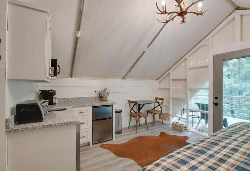 리조트 The Lodge Luxury Glamping Tent Hunting Theme