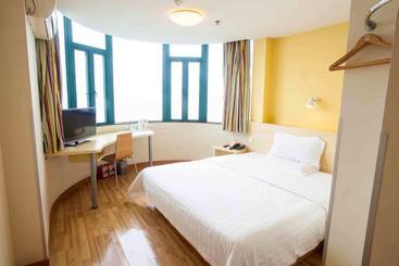 هتل 7days Inn Foshan Shunde Ronggui Xiao Huangpu