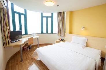 هتل 7days Inn Qingdao Haiyunan Xinglong Road