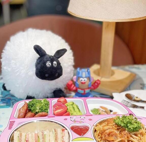 The Cloudland International Youth Hostel Close To The City Center,15 Min Walks To The Subway, Close