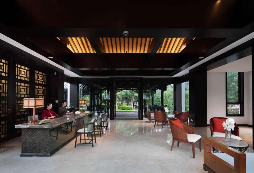 استراحتگاه Banyan Tree Tengchong