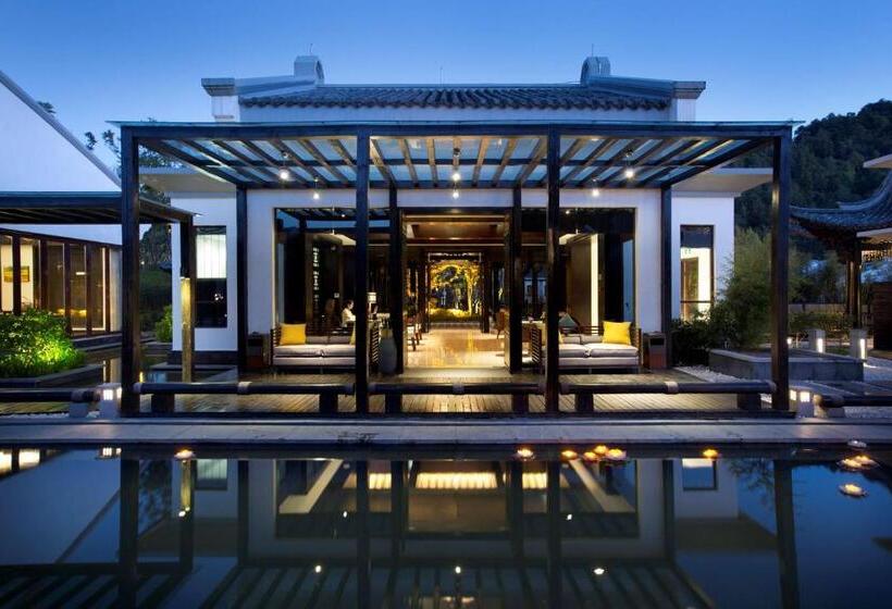 استراحتگاه Banyan Tree Tengchong