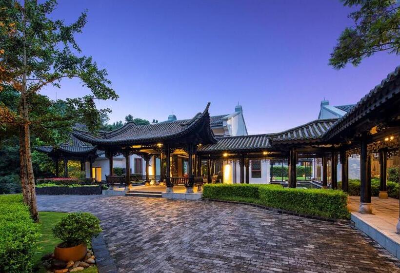 استراحتگاه Banyan Tree Tengchong