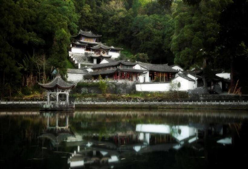 استراحتگاه Banyan Tree Tengchong