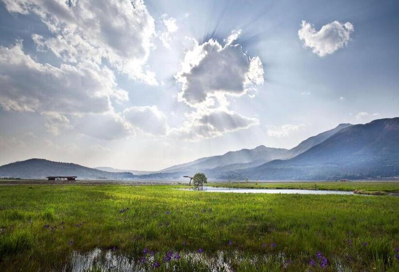 استراحتگاه Banyan Tree Tengchong