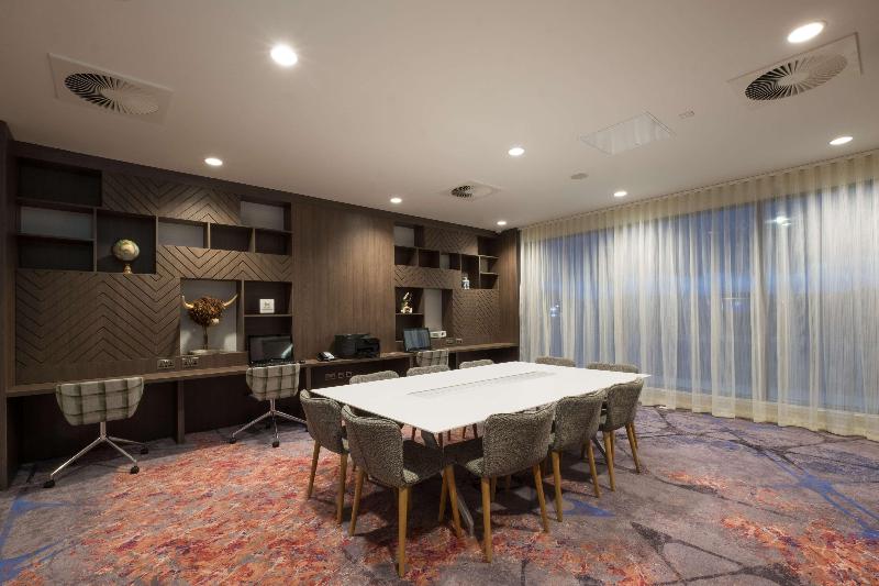 هتل Hampton By Hilton Aberdeen Airport