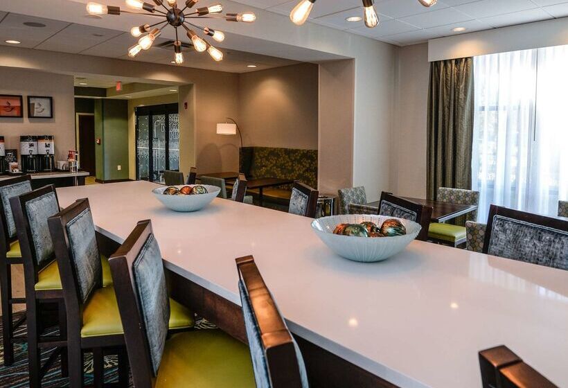 בית מלון כפרי Hampton Inn Brighton