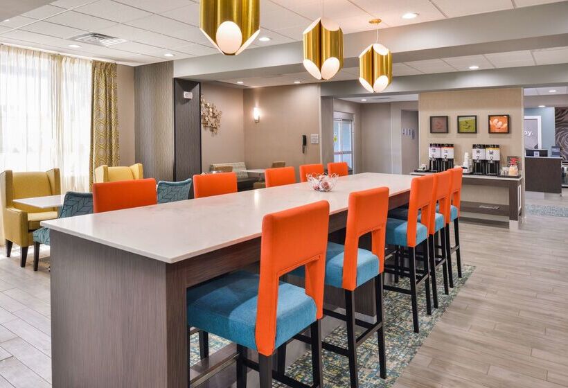 هتل Hampton Inn Emporia