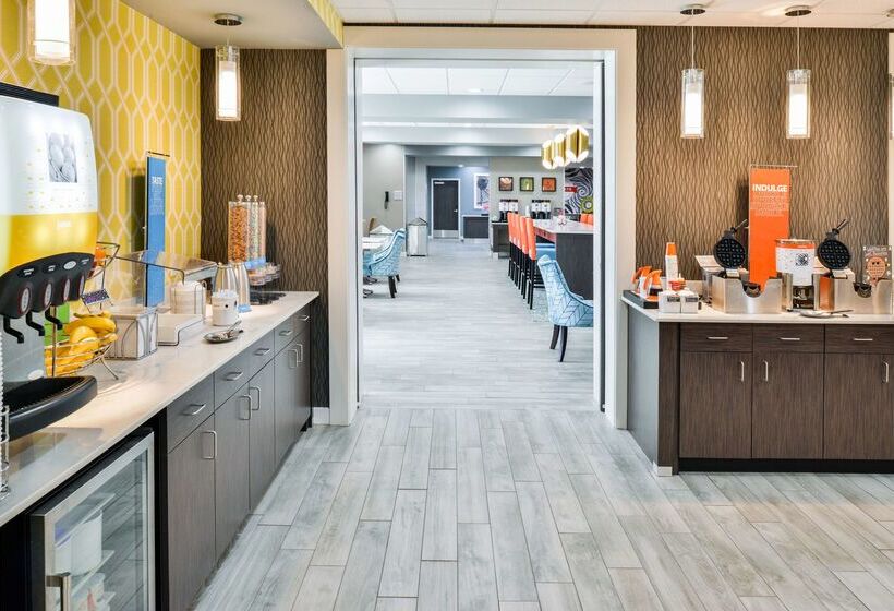 هتل Hampton Inn Emporia