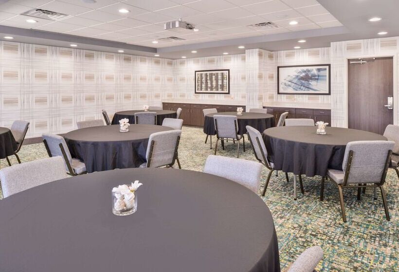 هتل Hampton Inn Emporia