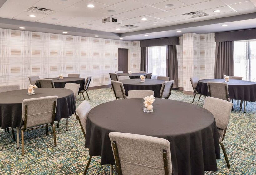هتل Hampton Inn Emporia