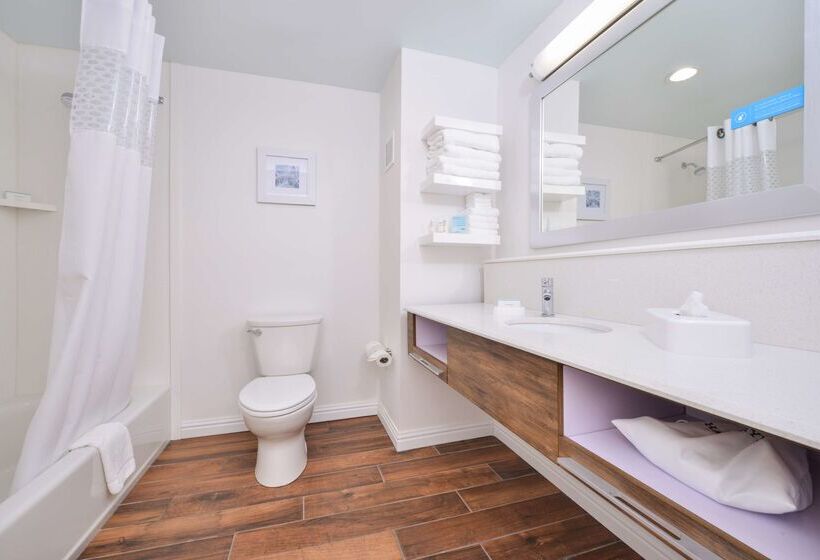 هتل Hampton Inn Emporia