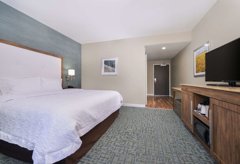 هتل Hampton Inn Emporia