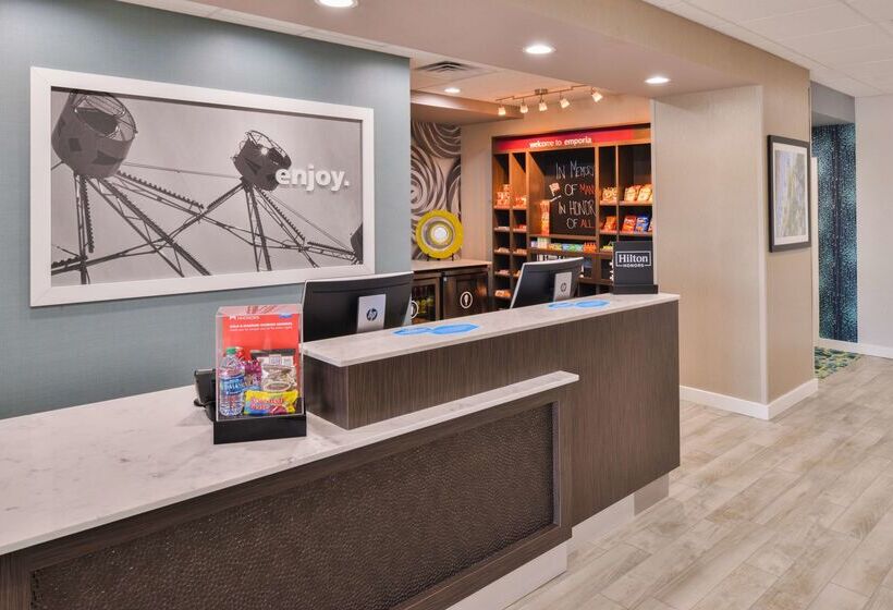 هتل Hampton Inn Emporia