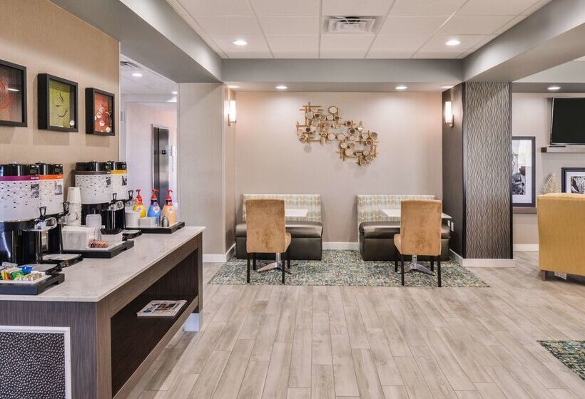 هتل Hampton Inn Emporia