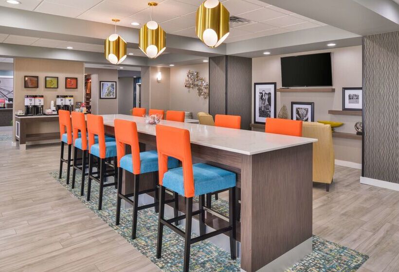هتل Hampton Inn Emporia