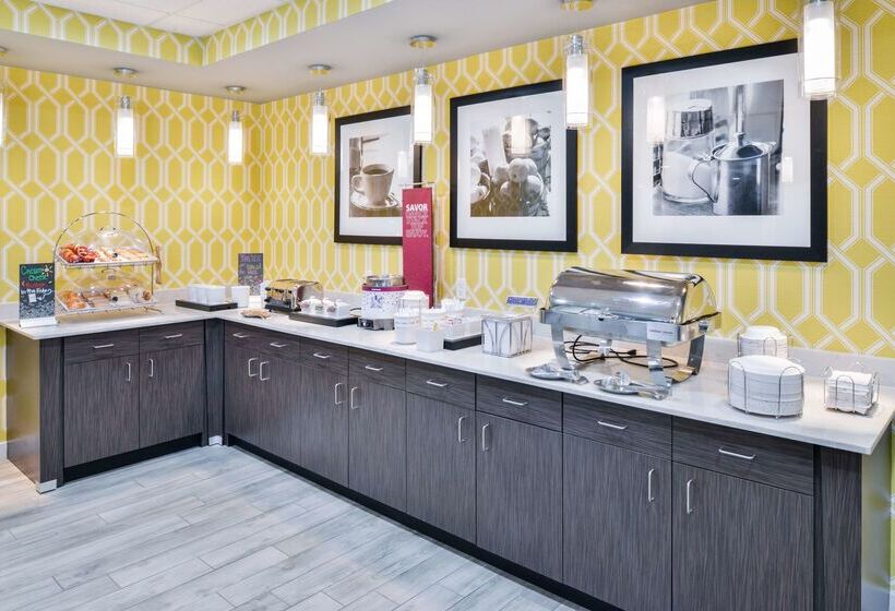 هتل Hampton Inn Emporia