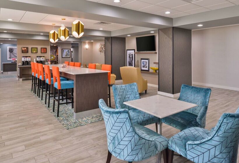 هتل Hampton Inn Emporia