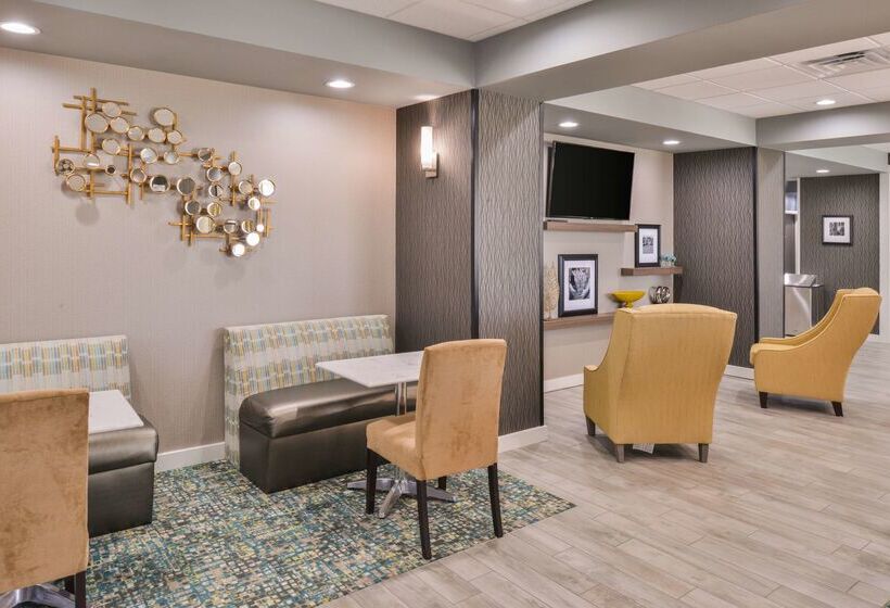 هتل Hampton Inn Emporia