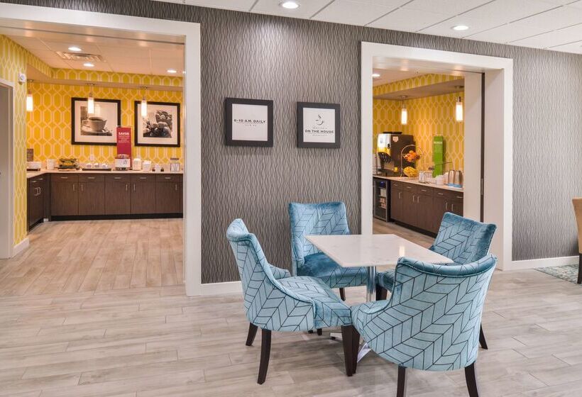 هتل Hampton Inn Emporia