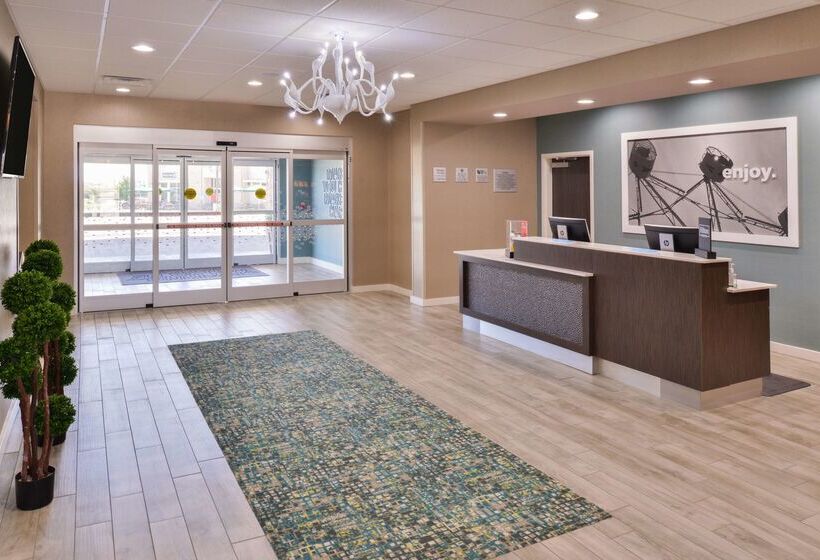 هتل Hampton Inn Emporia