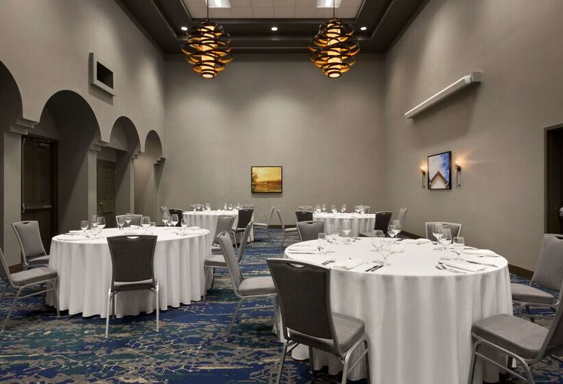Отель Hilton Garden Inn Lompoc