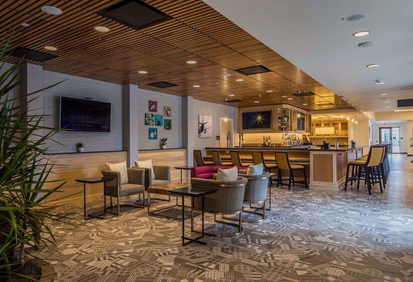هتل Hilton Garden Inn Pittsburgh Airport