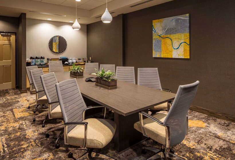 هتل Hilton Garden Inn Pittsburgh Airport