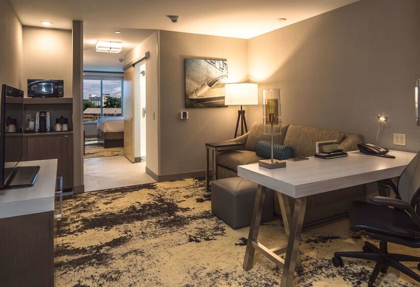 هتل Hilton Garden Inn Pittsburgh Airport