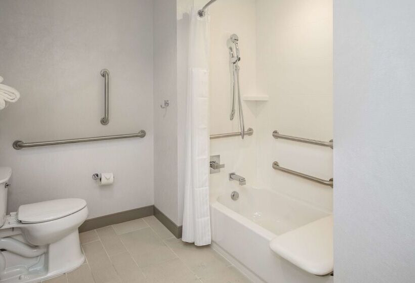 هتل Hilton Garden Inn Pittsburgh Airport