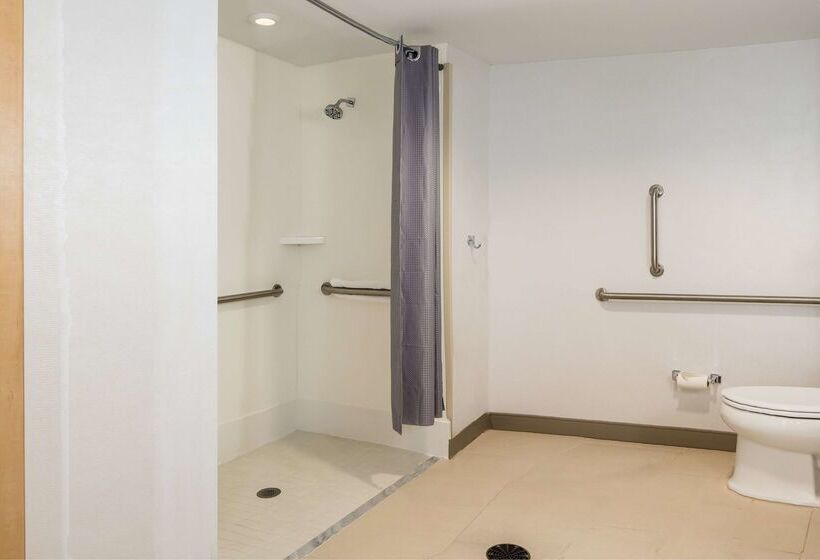 هتل Hilton Garden Inn Pittsburgh Airport